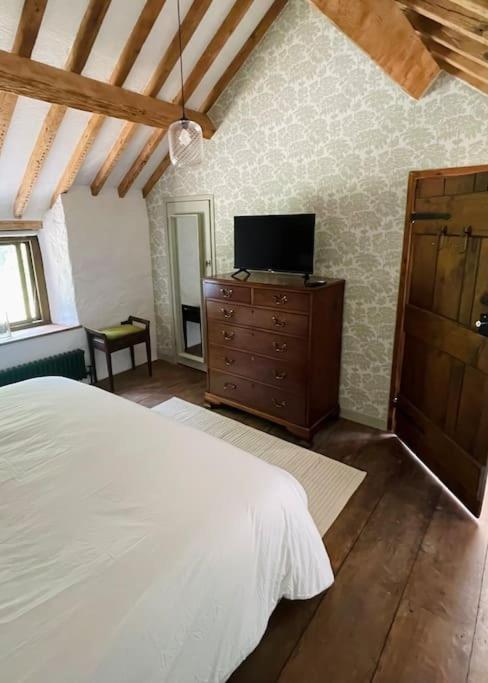 Former Corn Mill Cottage On The North Wales Coast Talacre Bagian luar foto